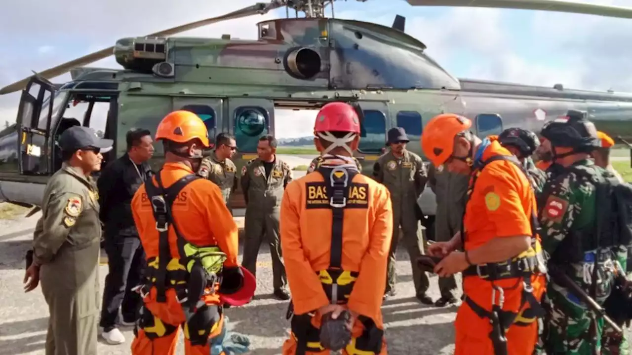 Cuaca Berkabut dan Medan Terjal, Evakuasi Korban Pesawat SAM Air Terkendala