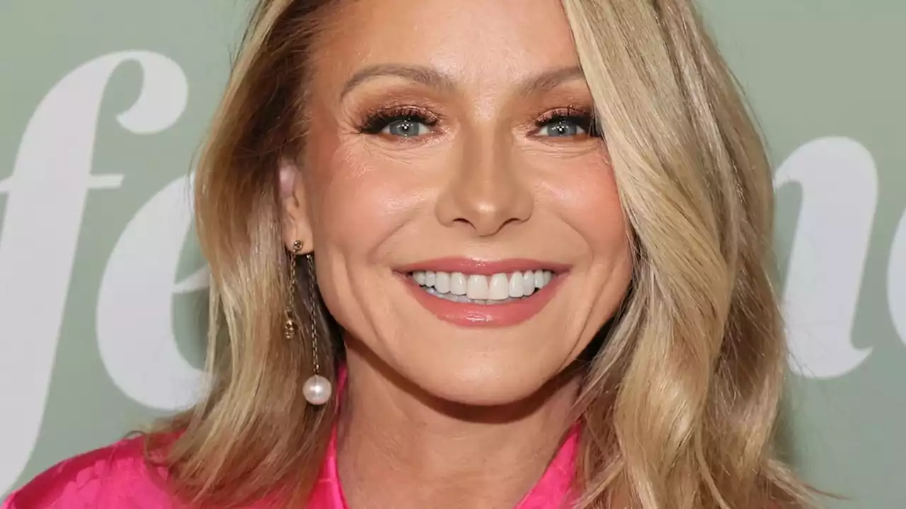 Kelly Ripa's doll-like appearance in throwback photo needs to be seen to be believed