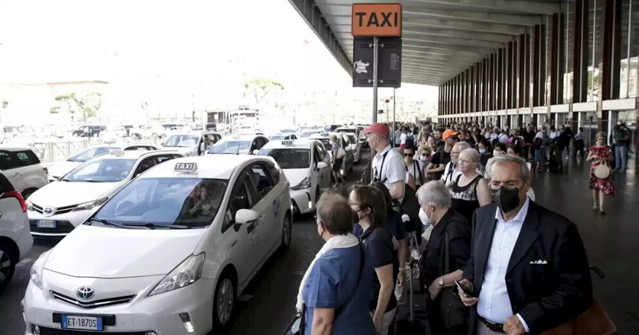 Taxi introvabili, ma a Roma non si riassegnano 150 licenze