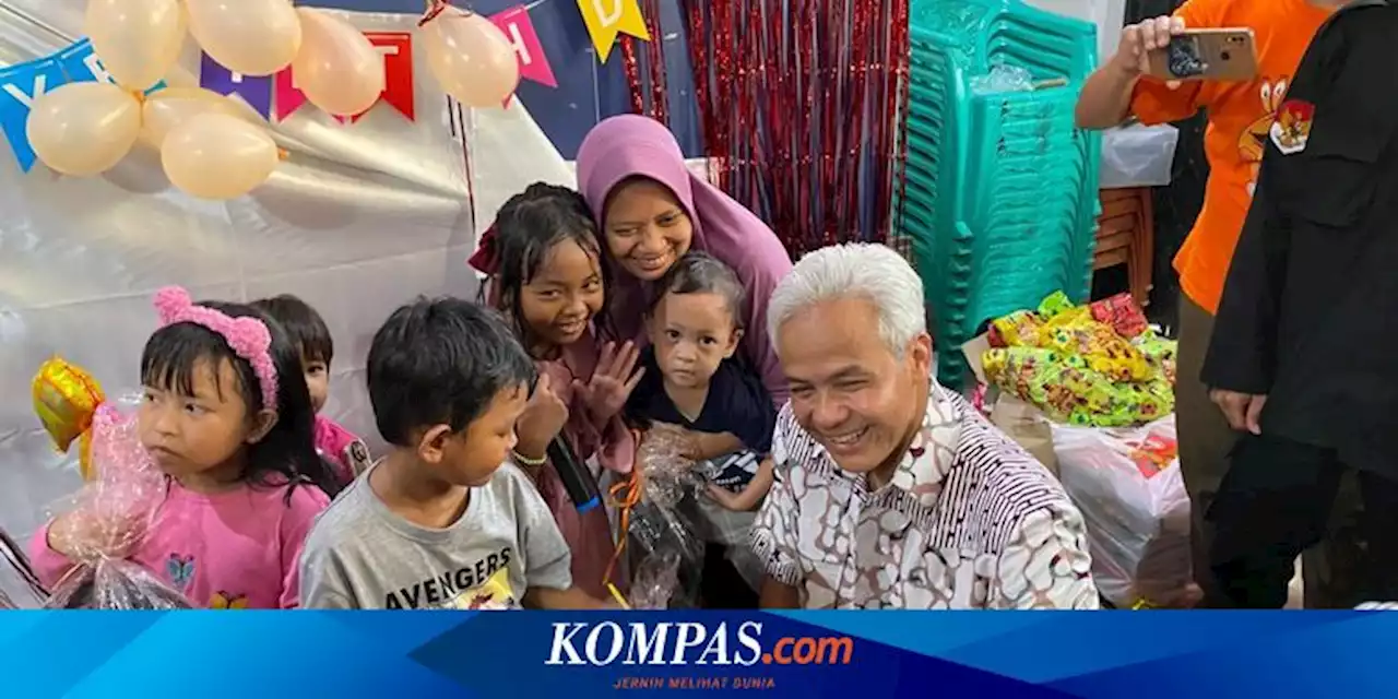 Blusukan ke Pademangan, Ganjar Bagi-bagi Tas Ransel untuk Anak Kecil