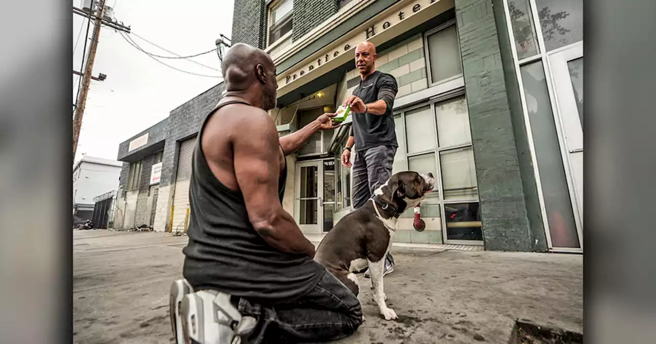 California veterinarian makes house calls to treat homeless pets