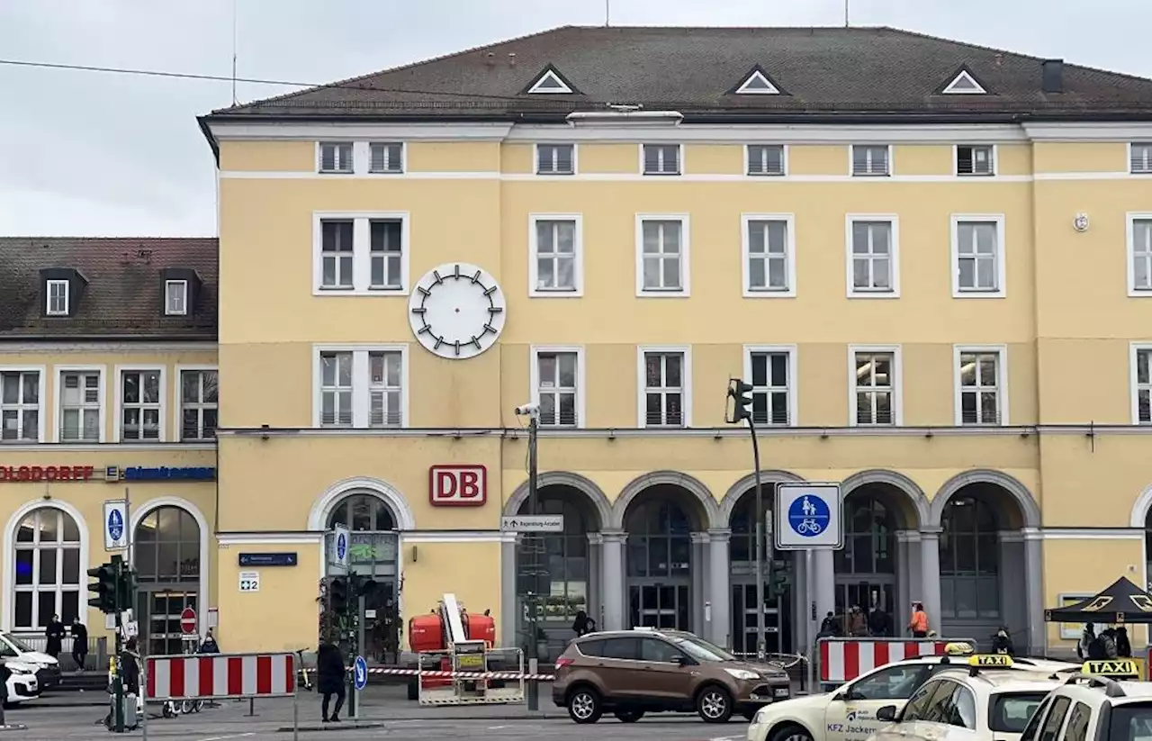 „Edeka Rush“ am Hauptbahnhof Regensburg eskaliert: Polizei muss Supermarkt räumen