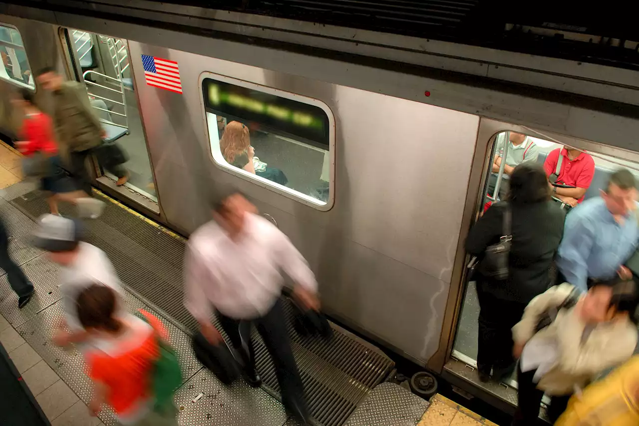 Knife-wielding fiend in subway punches female cop in the face: NYPD