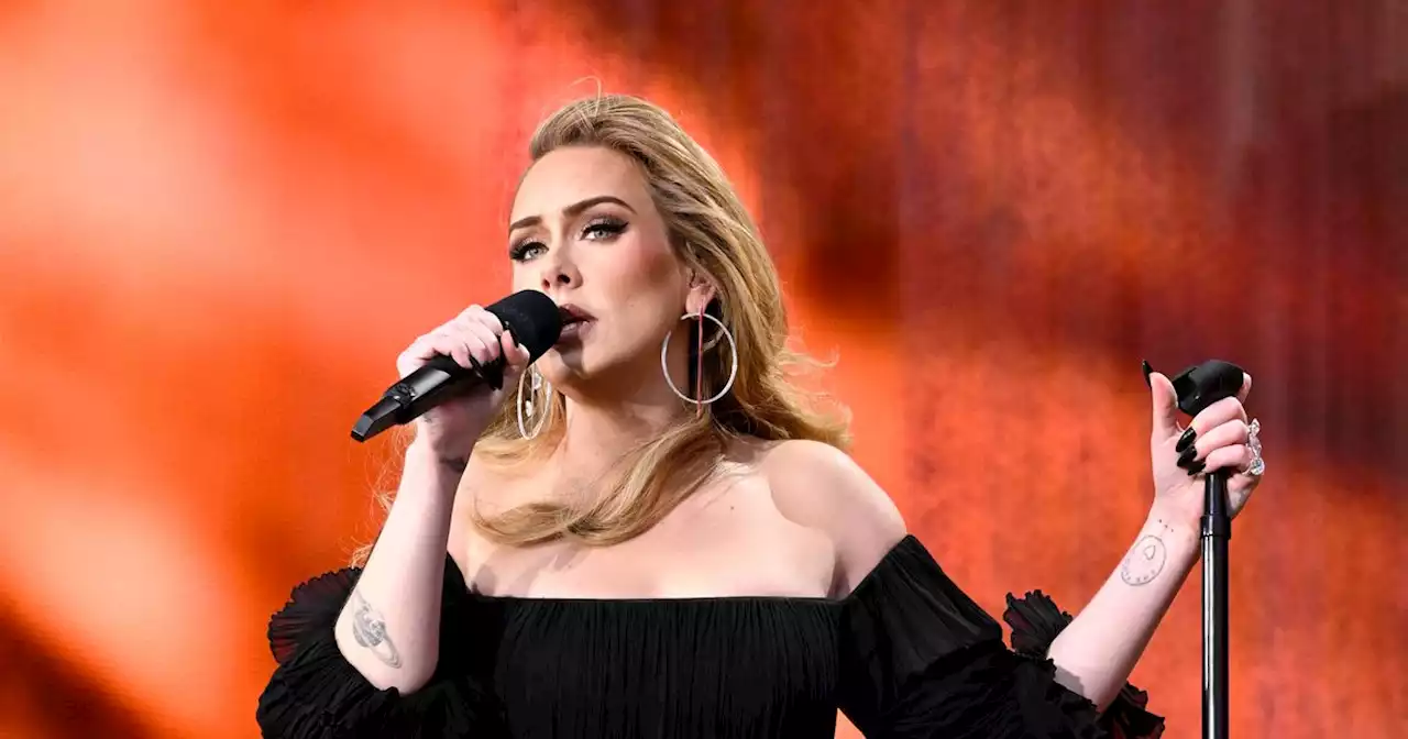 Adele stops half way through concert to chat about Titanic sub with fans