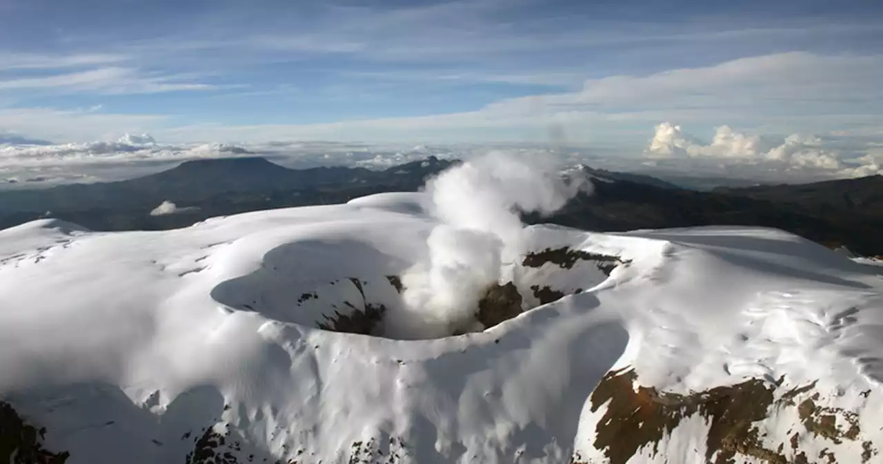 Volcán Nevado del Ruiz está “más tranquilo” y podría pasar a alerta amarilla: Servicio Geológico Colombiano