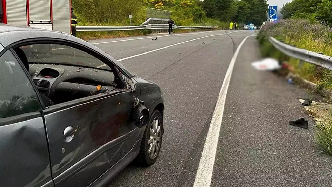 Travolti e uccisi mentre spingono l’auto in panne. I due avevano finito di lavorare come camerieri