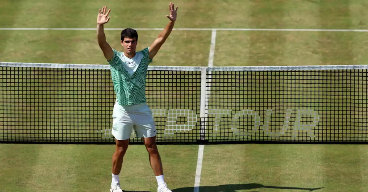 Tennis, Carlos Alcaraz vince il Queen's e torna numero al mondo