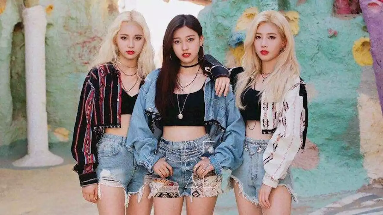 Ex-Loona members form new group Odd Eye Circle, will drop new album next month