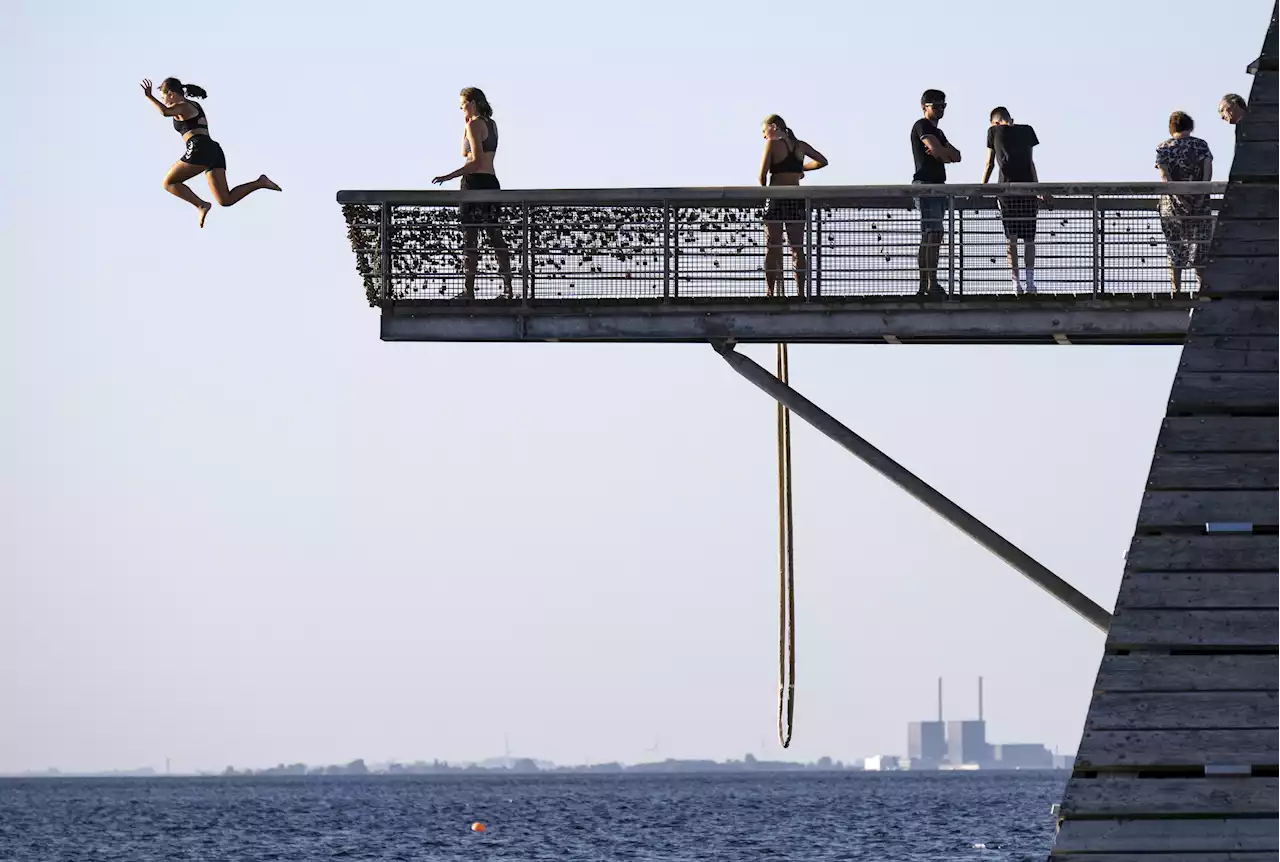 Hopplöst på populära badplatsen i Västra hamnen i sommar