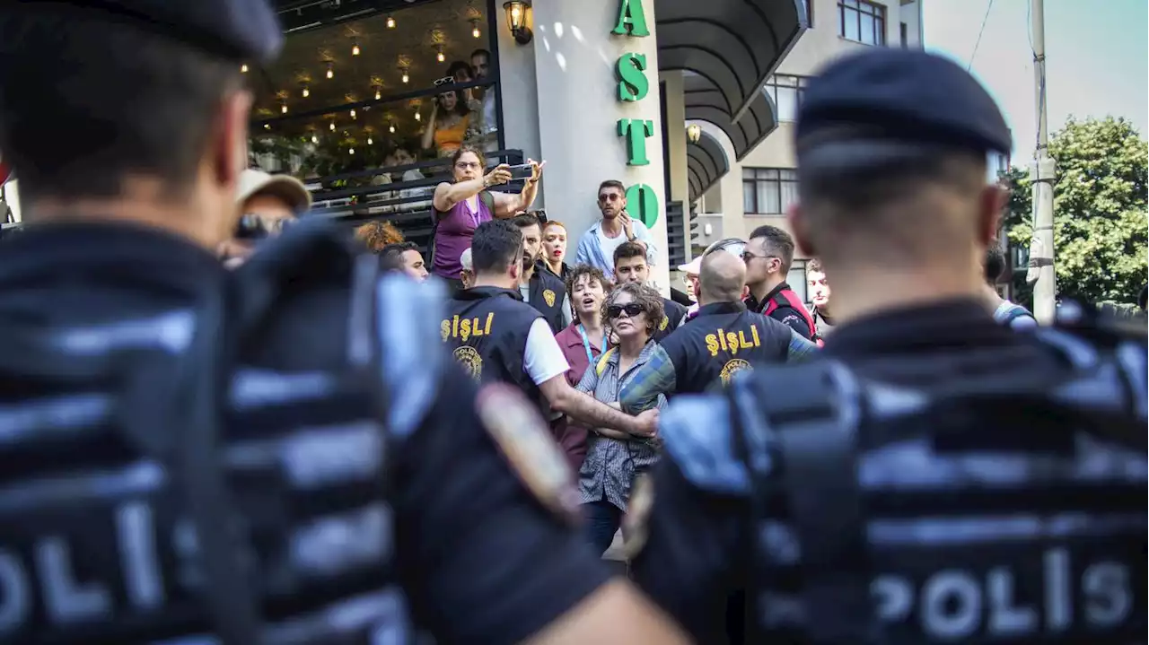 Mindestens 93 Menschen verhaftet: Türkische Polizei geht gegen Teilnehmer von Pride-Walk in Istanbul vor