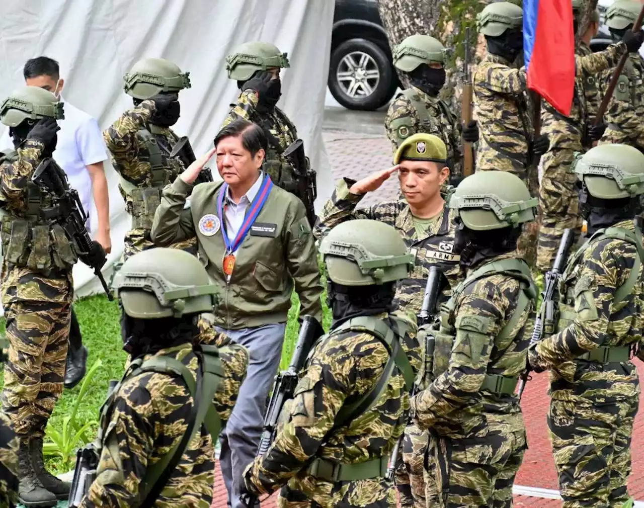 Marcos vows support for Army's special forces group