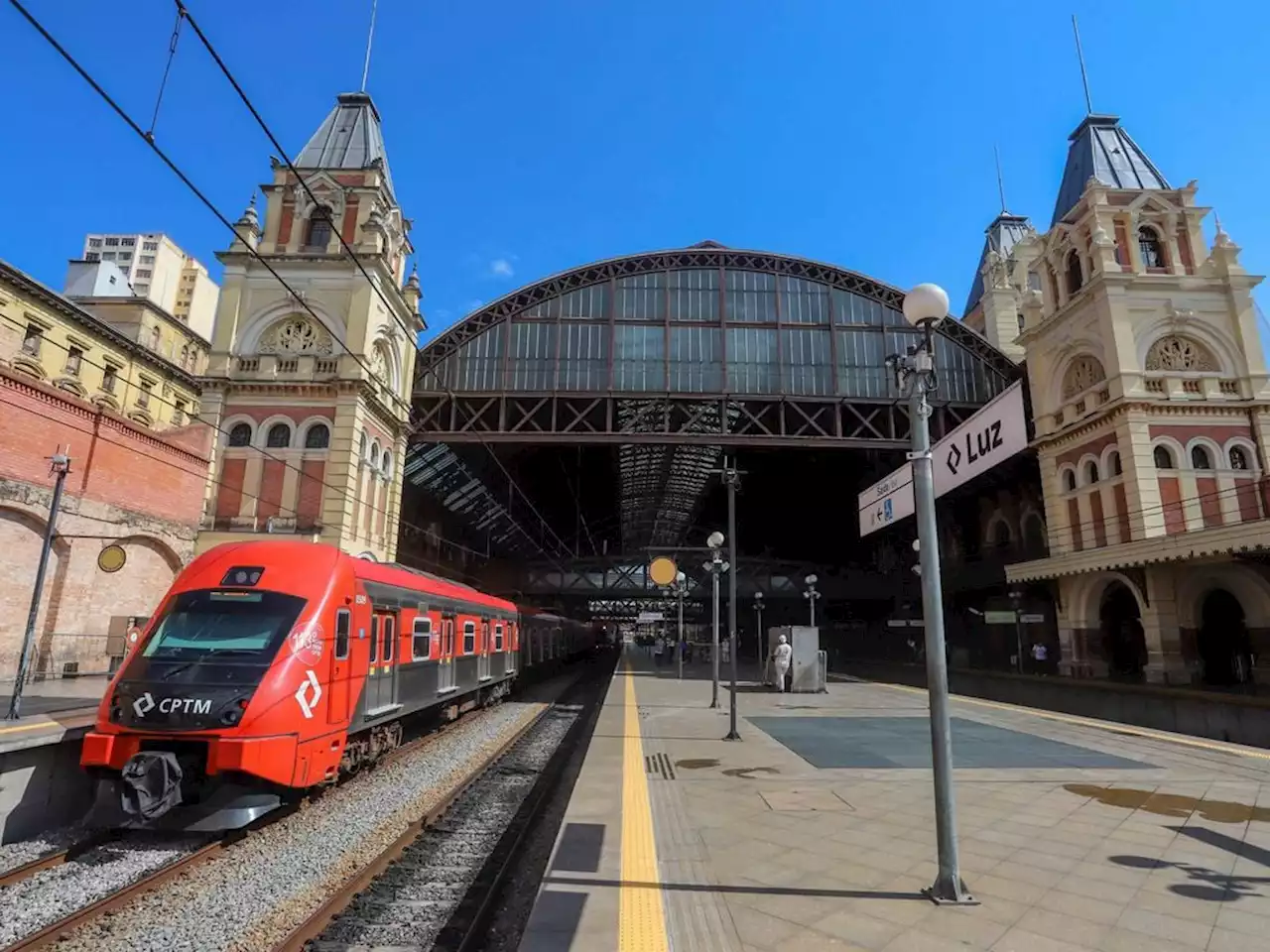 Funcionário da CPTM abre fogo, mata um colega, fere outro e foge no centro de SP