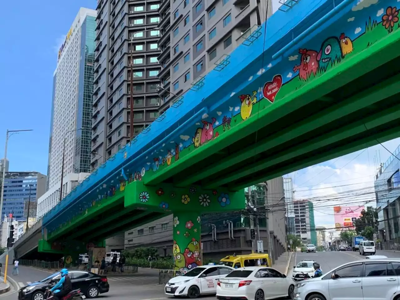 Cebu City flyover attracts onlookers with its vibrant colors