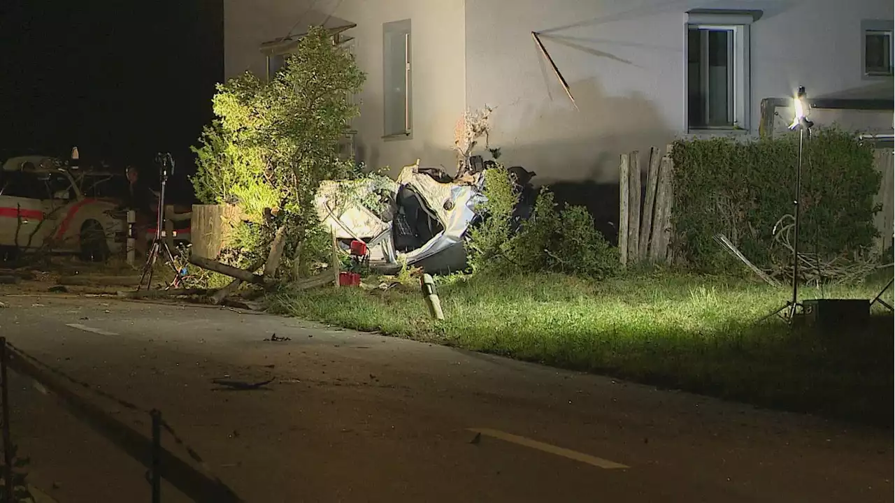 Langrickenbach: Auto kracht in Hauswand – drei junge Männer schwer verletzt