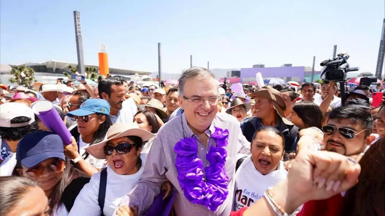 Marcelo Ebrard va al tianguis de Las Mojoneras en Puerto Vallarta, y le piden recursos para los barrios populares