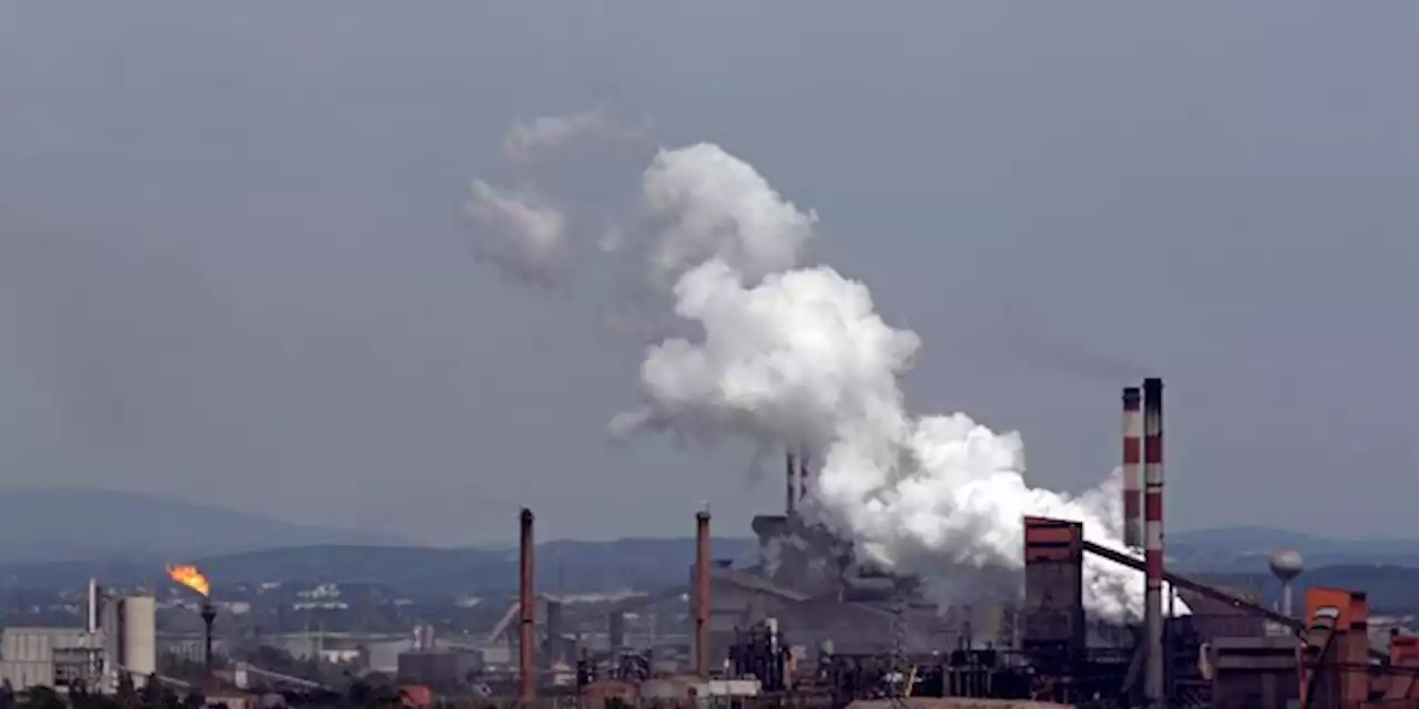 Pollution : l'aciérie ArcelorMittal de Fos-sur-Mer temporairement arrêtée