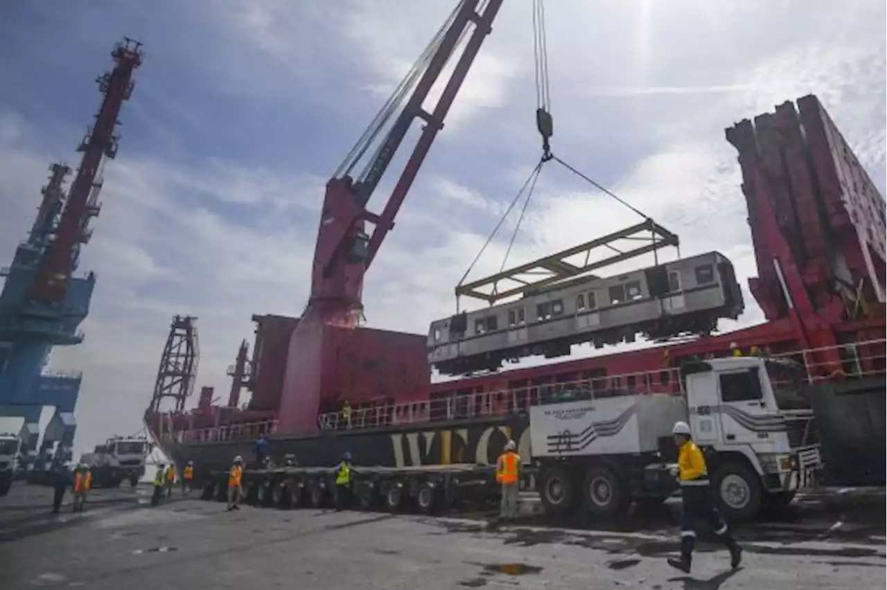 Luhut Pastikan Impor KRL Baru tidak di Tahun Ini