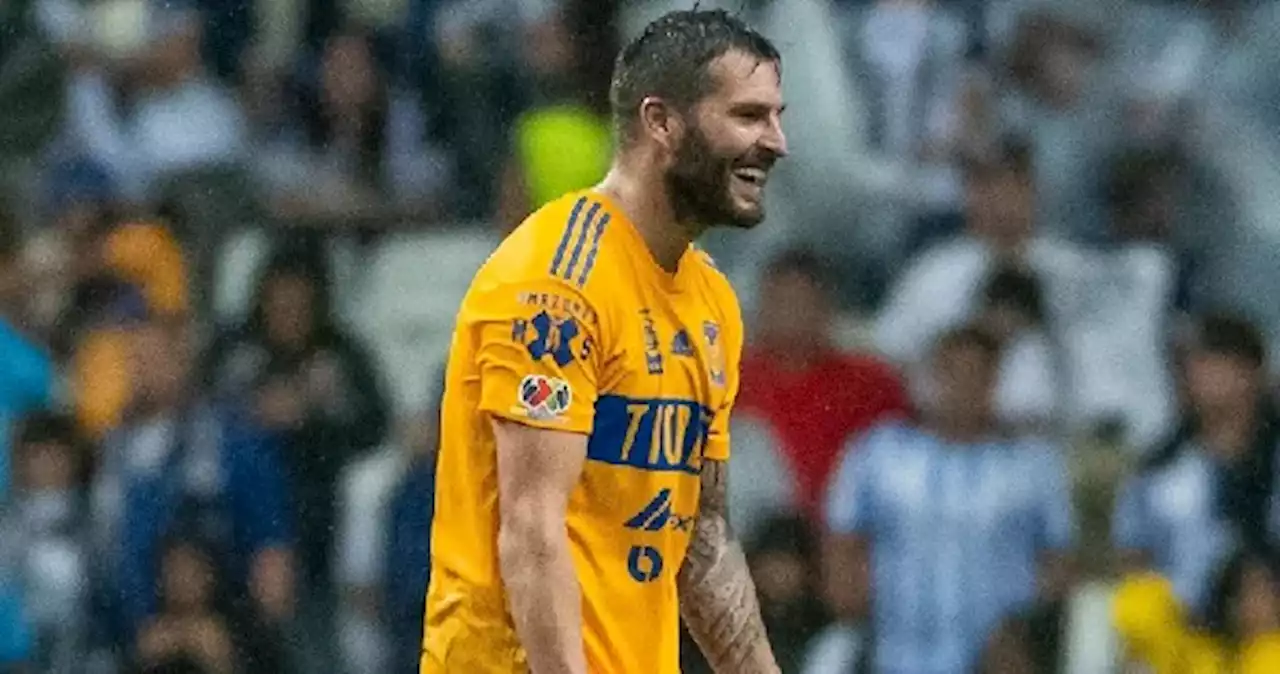 ¡No sólo es la gallina!, Gignac enterró algo en cancha de Rayados