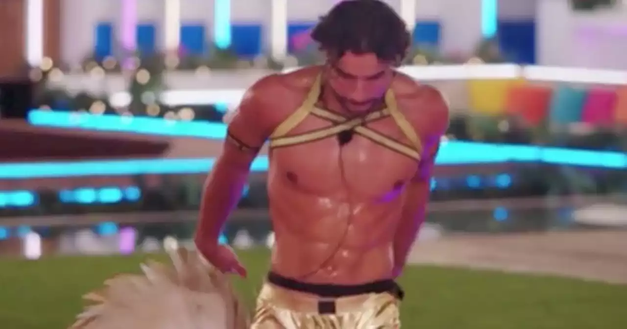 Love Island girls ‘block vision’ over Sammy’s gold shorts in heart rate dance