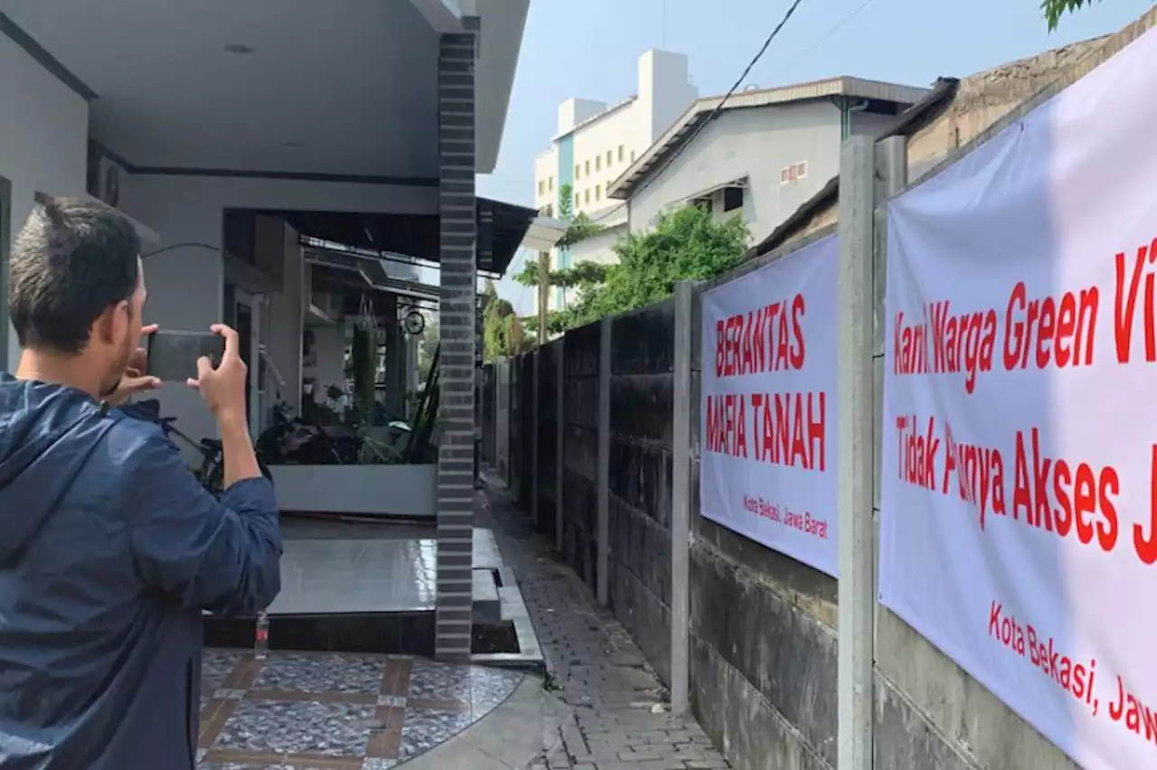 Penampakan Akses Jalan Warga Cluster Green Village Bekasi Dibeton, Mobil Diparkir di Taman