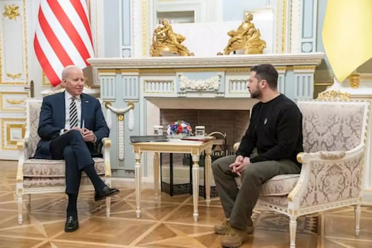 Zelensky: “Parlato con Biden di ciò che accade, grazie per sostegno'