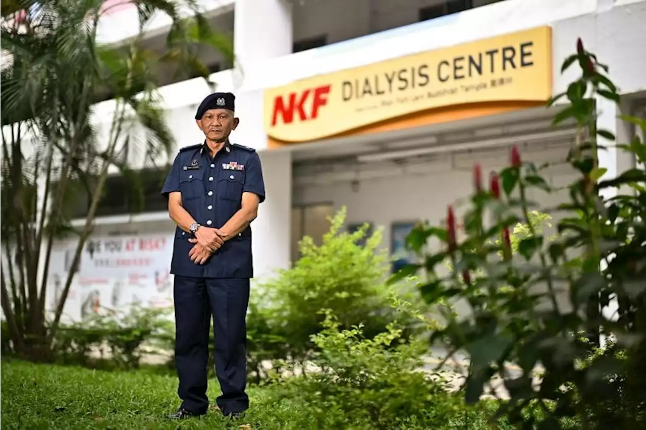 Police officer lauded for evacuating patients from dialysis centre during fire