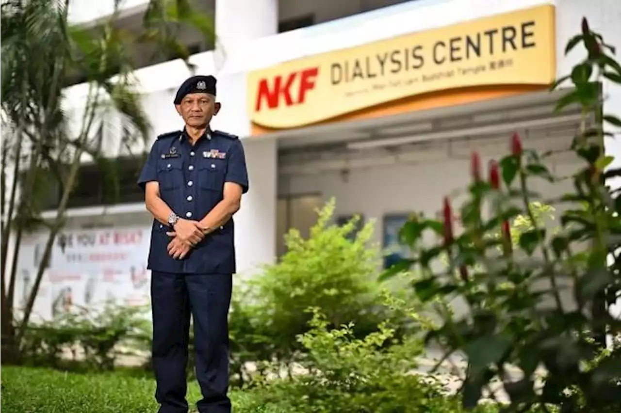 Police officer lauded for evacuating patients from dialysis centre during fire