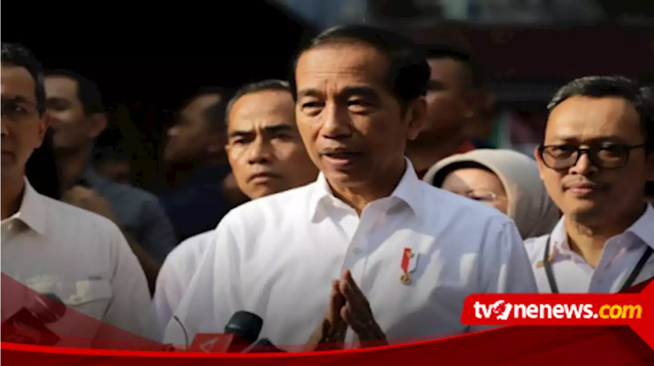 Jokowi Blusukan Pagi-Pagi ke Pasar Palmerah, Cek Harga Sembako