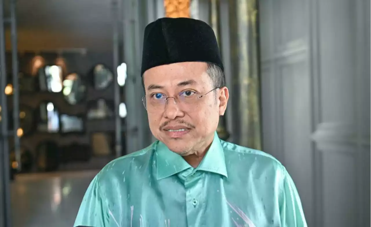 Ahmad Samsuri menghadap Sultan Terengganu persembah tarikh bubar DUN esok