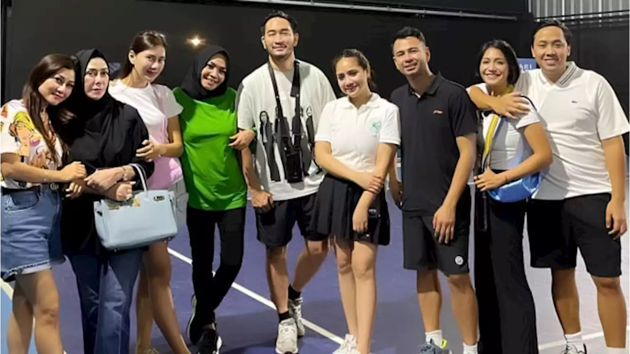 Foto Bareng Keluarga Besar Raffi Ahmad, Pose Jeje dan Syahnaz Bikin Netizen Salah Fokus