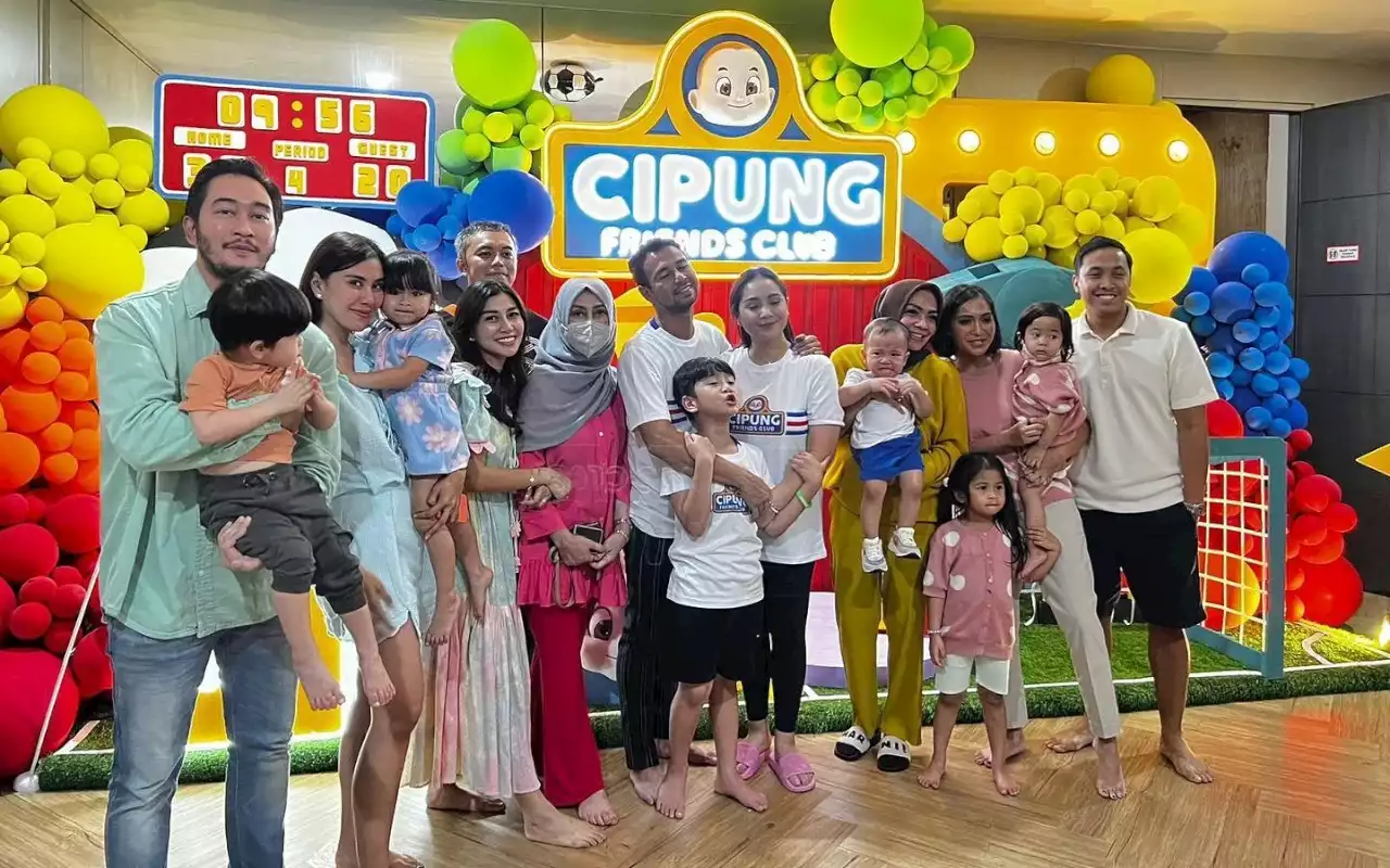 Ada Syahnaz Juga Jeje, Keluarga Besar Nagita Slavina dan Raffi Ahmad Akur Kumpul Bareng