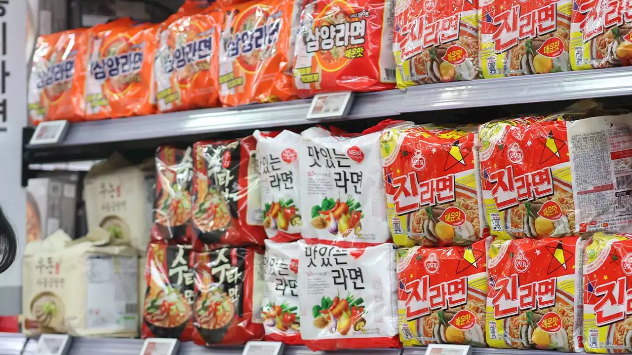 소득 3.4% 늘 때 라면값 12.4% 올라...빵·과자도 3~4배 상승