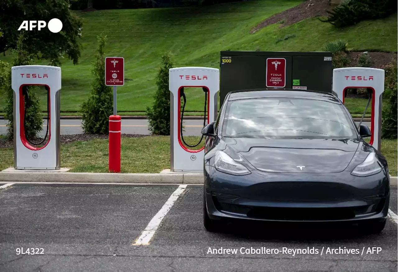 Dans la bataille des bornes de recharge, Tesla prend de l'avance