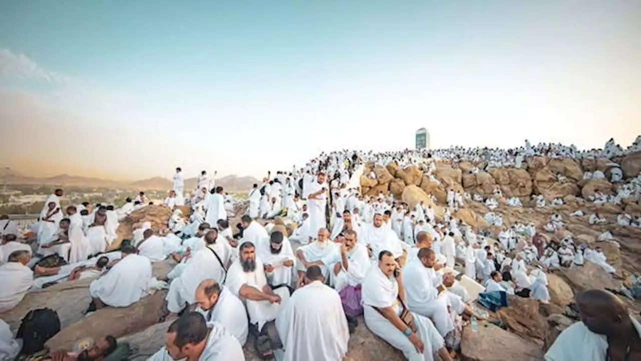 حرکت حجاج از مشعر «عرفات» به سوی «مزدلفه»