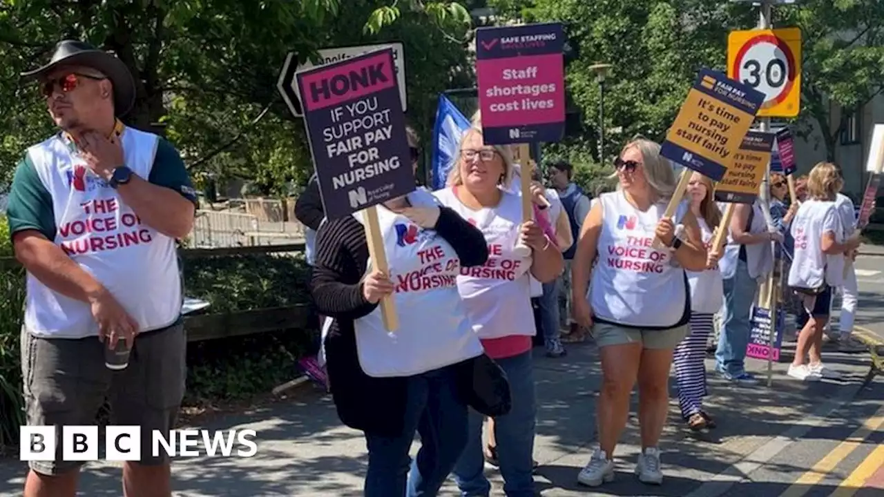 NHS Wales: Nurses pause strike as talks resume