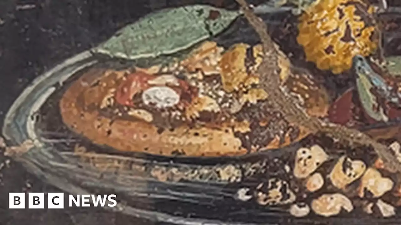 Pompeii archaeologists discover 'pizza' painting