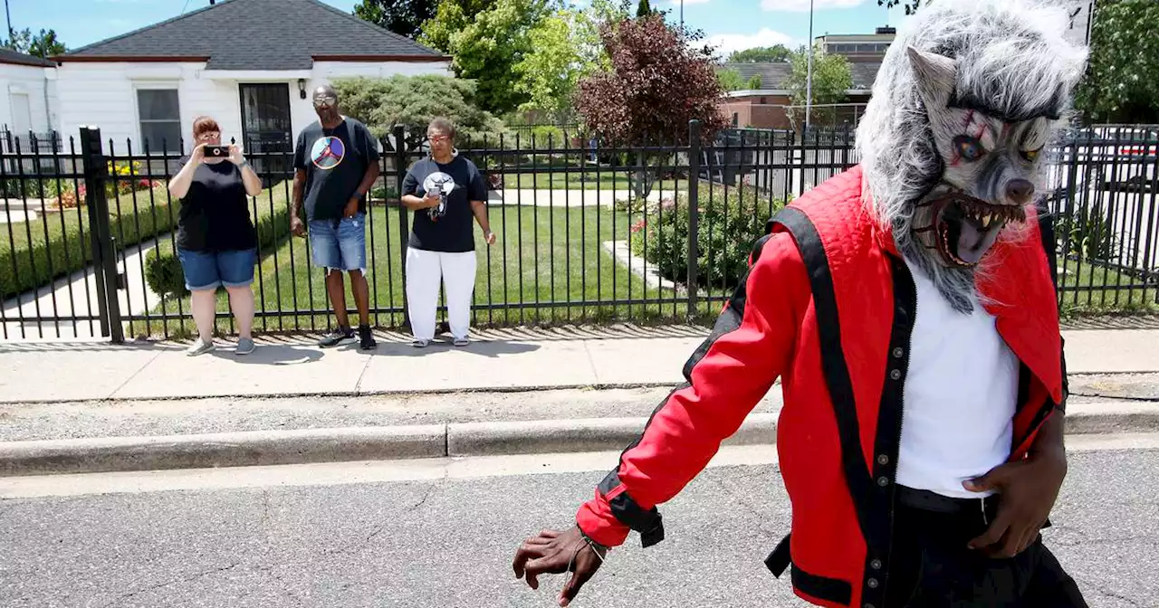 Fans make pilgrimage to Michael Jackson’s hometown