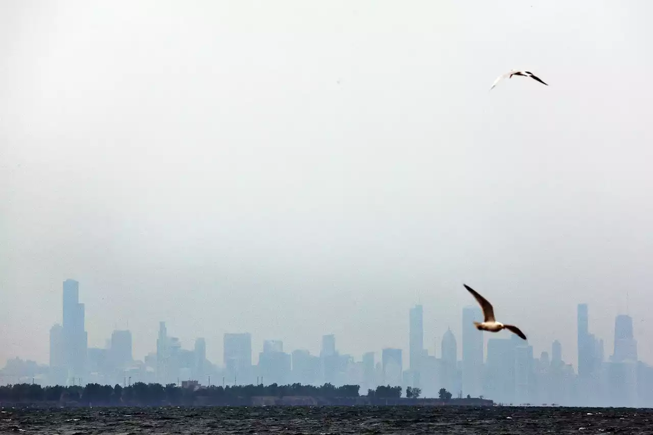 Air quality alert issued as smoky haze settles over Chicago