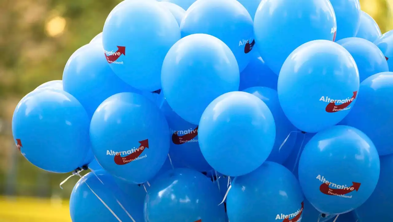 Sonneberg: Mutmaßlicher Neonazi verteilt im Kreis Sonneberg blaue Luftballons