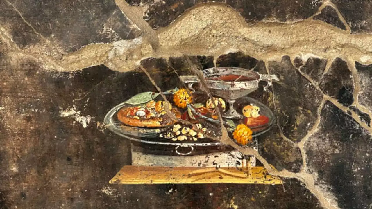 Pizza at Pompeii: Newly-discovered painting shows the food’s ‘distant ancestor’