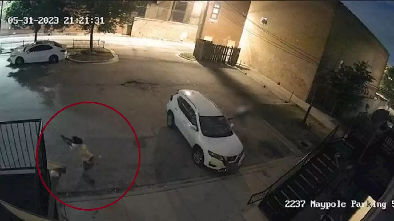 Videos show off-duty officer-involved shooting on Chicago's Near West Side