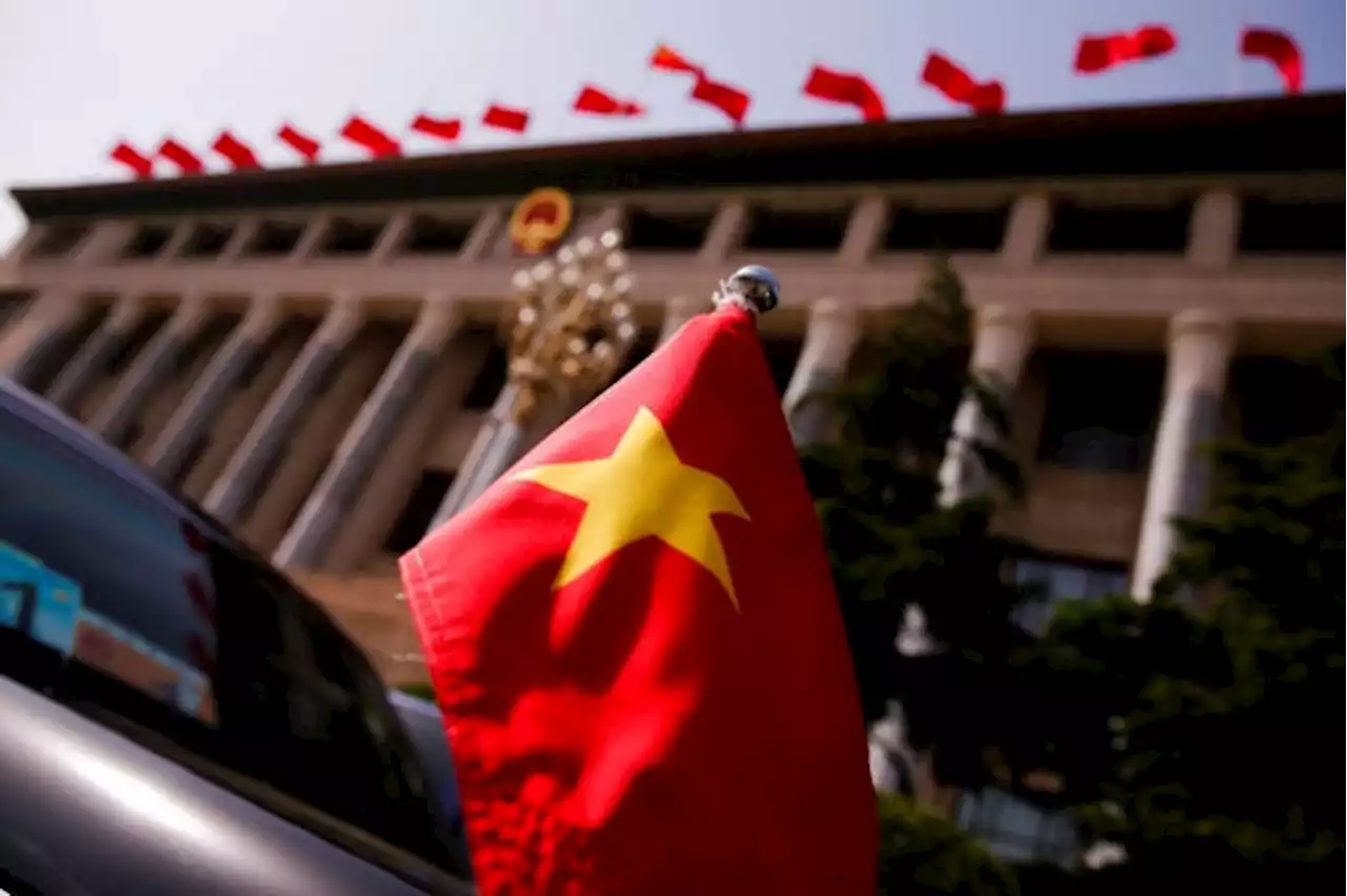 China offers closer military cooperation with Vietnam