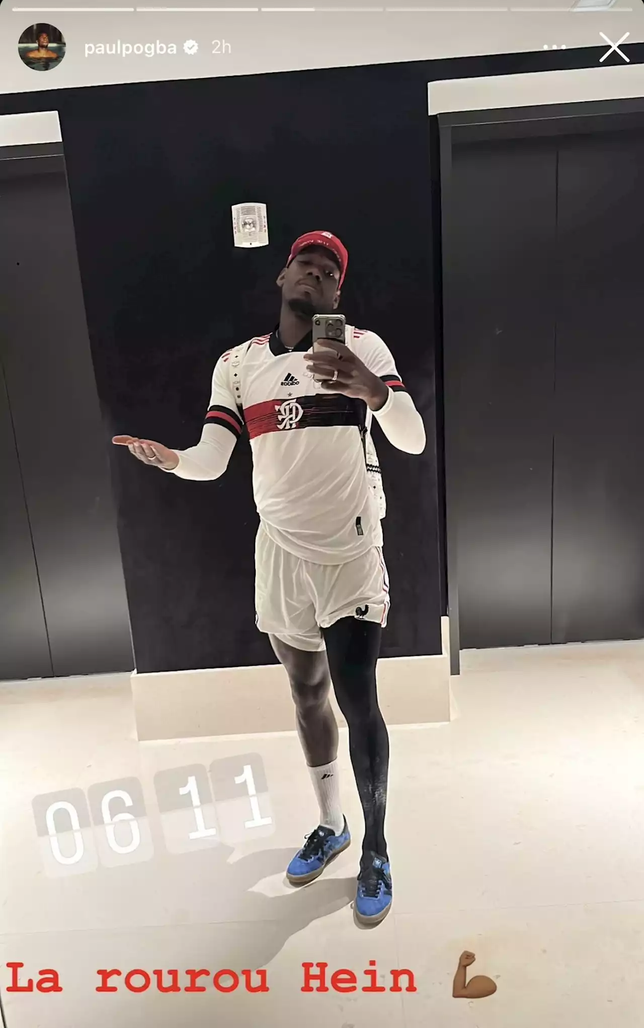 Volante Paul Pogba, da Juventus, posta foto com camisa do Flamengo autografada por Zico