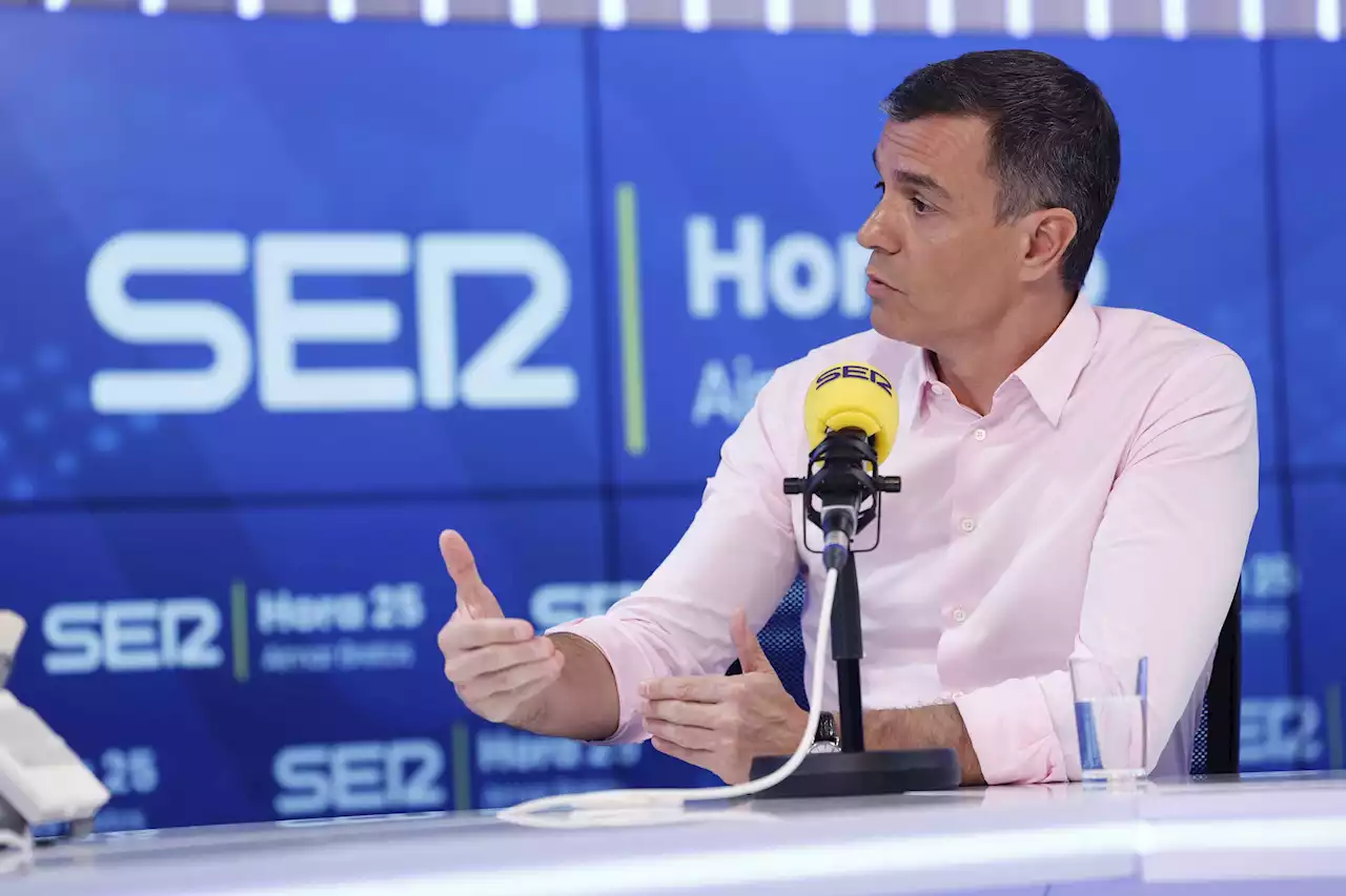 'Si las quitan, es por algo': la reflexión de Sánchez sobre la importancia de colgar banderas LGTBI en los ayuntamientos