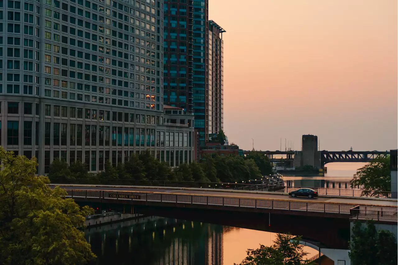 Live blog: Chicago, suburbs experiencing ‘very unhealthy' air conditions, smoky smell due to Canadian wildfires