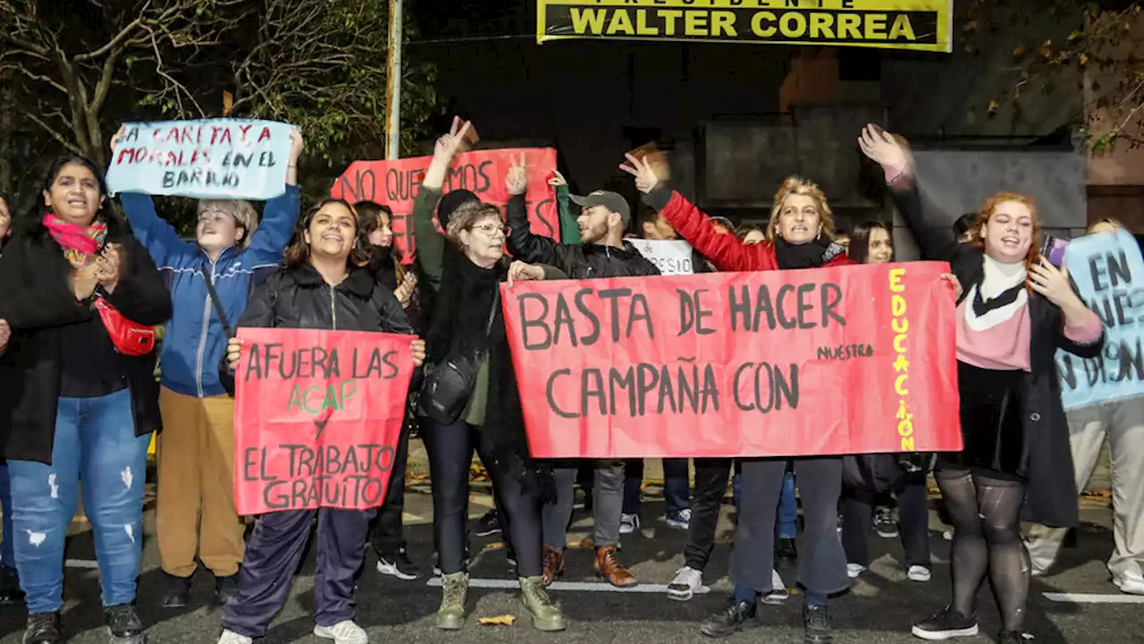 Un escrache contra la política educativa porteña en el arranque de campaña | Cartelazo en Villa Pueyrredón