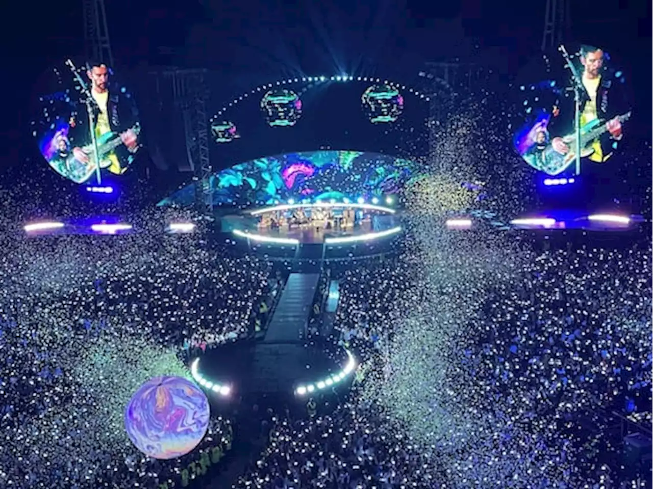 Coldplay a Milano, la band incanta San Siro