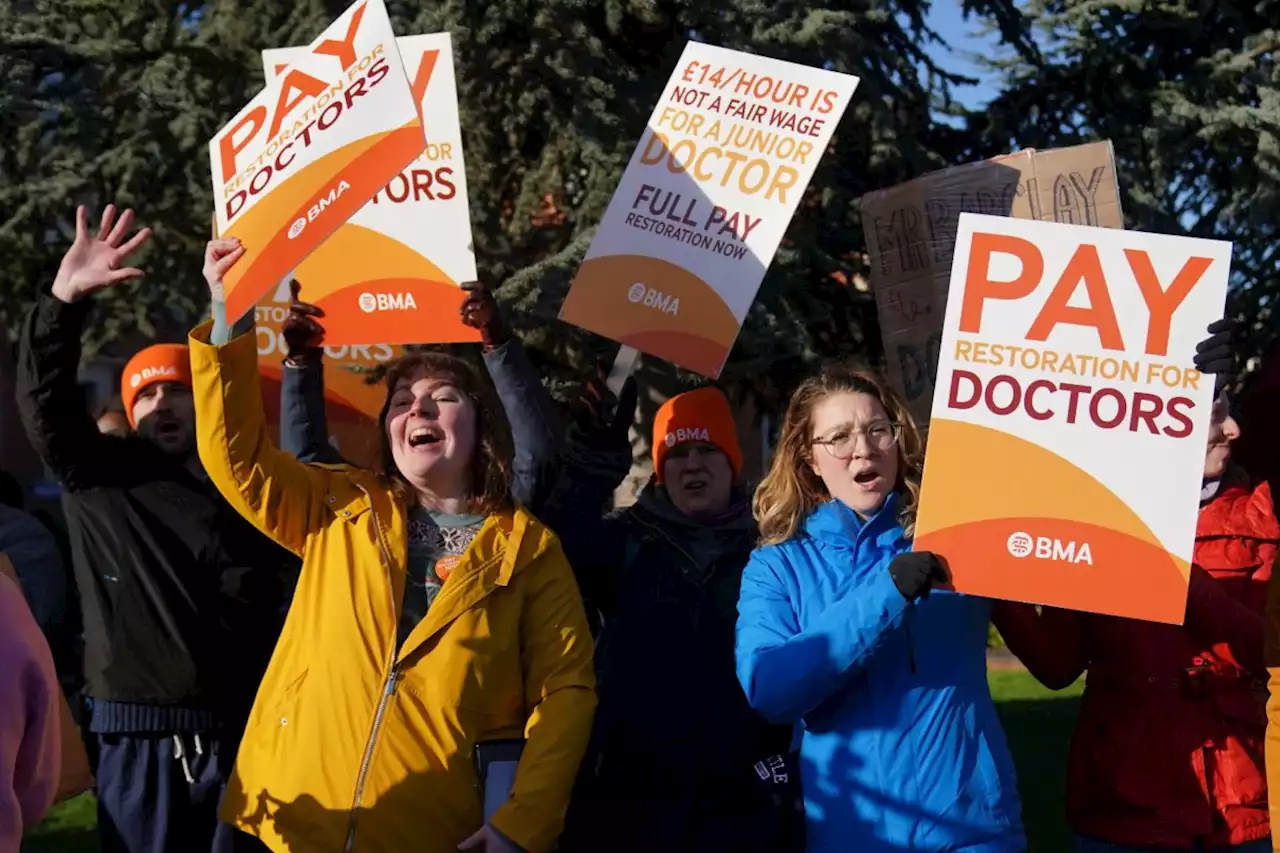 Senior doctors in England to strike after overwhelmingly voting in favour of action