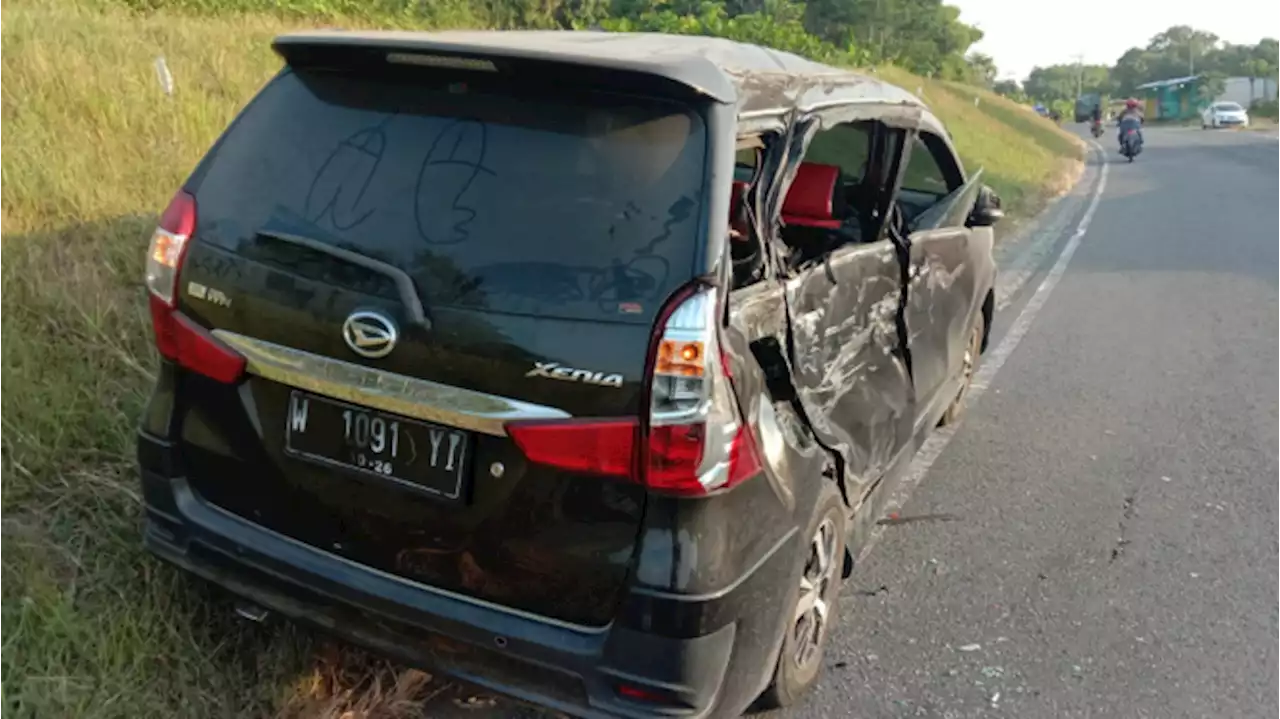 Gagal Nyalip, Pemotor di Jombang Tabrak Truk