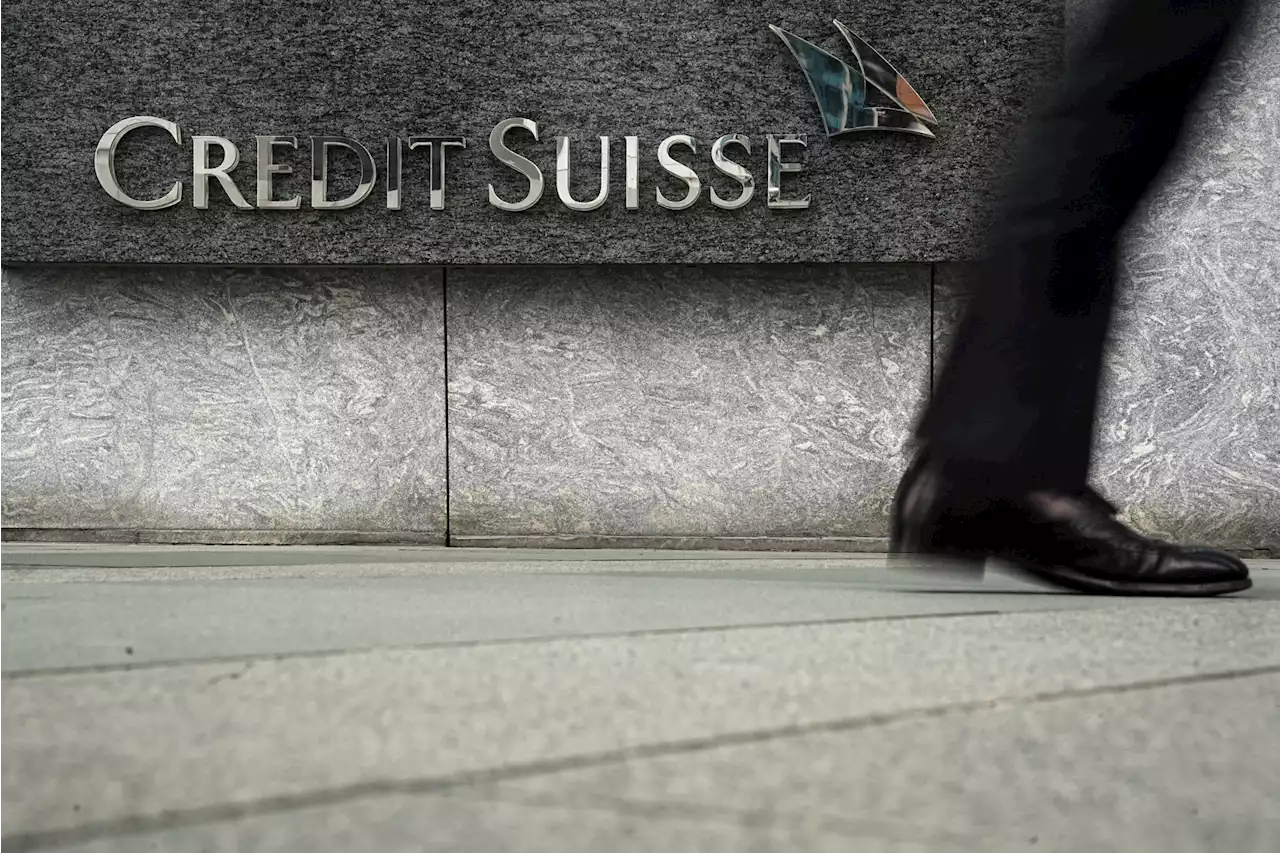 Credit Suisse und UBS locken mit goldenem Fallschirm zum Absprung